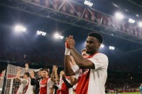 Знову витратять шалені гроші. «Челсі» купить захисника «Аяксу»