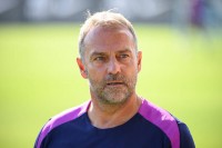 Хто з тренерів здобув найбільше трофеїв у сезоні 2024/25 з новим клубом?