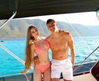 Не сидять у тіні своїх зіркових чоловіків: найпопулярніші жінки українських футболістів