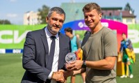 Президент УПЛ вручив Ротаню нагороду найкращого тренера ліги