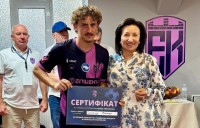 Захисник «Епіцентра», який відзначився голом у матчі з «Динамо», отримав сертифікат на телевізор