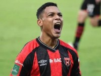  «Динамо» та «Металіст 1925» конкурують у боротьбі за молодого костариканца