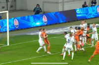 Арбітру матчу «Шахтар» - «Металіст 1925» не запропонували переглянути на VAR гру рукою Коноплі. Йому показали лише фол на Траоре