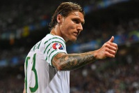 Гравець збірної Ірландії вийшов до журналістів з пивом та піцою