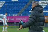 Тренер «Полісся» жорстко та нецензурно вилаявся на своїх гравців: відео епізоду в матчі з «Динамо»