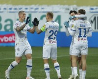 «Захист «Динамо» досі не вражає. З іншого боку, киян мають варіанти кардинально посилити гру в другому таймі», - журналіст