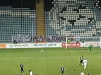 Ультрас «Чорноморця» побили за банер «Кремль, покайся»?