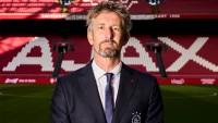 Ван дер Сар подав у відставку з посади гендира «Аякса», де провів понад 10 років – легенду сватають в МЮ