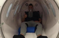 Коноплянка проходить процедури в кисневій камері