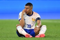 «У вас є якісь ідеї щодо маски?»: Мбаппе пожартував про свій зламаний ніс натяком про готовність грати на Євро-2024