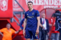 Заступився за одноклубника: гравець «Аякса» провчив фана, який вигукував расистські образи – відео