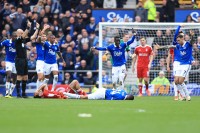 Миколенко кликав лікарів. Гравець «Евертона» знепритомнів у матчі АПЛ