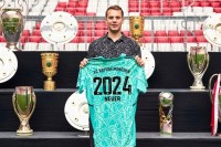 Нойєр продовжив контракт із «Баварією» до 2024 року