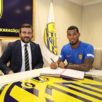 Вместе с Жерсоном Родригесом «Анкарагюджю» подписал еще 14 игроков