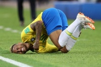 «Це моя нова валіза і я називаю її Неймар»: Кантона знову потролив «зірку» збірної Бразилії 