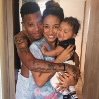 Екзотичні курорти, Жезус, сім’я і тусовки: що постить в Instagram Че Че