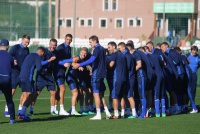 «Біло-сині» привітали Миколу Морозюка з Днем народження