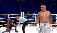 Помстився за підлий удар нижче пояса. Усик нокаутував Дюбуа у 9-му раунді