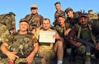 Зозуля та Безус віддали свої футболки на аукціон допомоги захисникам України