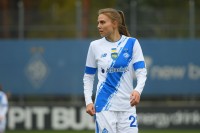 Футболістка «Динамо» забила зі штрафного від центральної лінії – відео курйозного гола з ляпом голкіперки