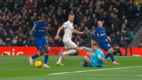 «Челсі» розгромив «Тоттенхем» у драматичному матчі – два вилучення, пенальті, хет-трик Джексона та скасовані голи