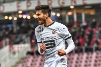 Головний бомбардир «Ренна» на ношах покидав матч Ліги 1 – тренер б'є на сполох перед «Шахтарем»