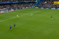 Автогол року! Захисник «Челсі» забив у свої ворота з 30 метрів - відео