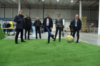 Президент ФФУ в тестовому режимі запустив завод із виробництва штучних полів