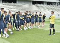 Збірна України на Євро-2020: тренування під контрастним душем і проба газону «Арени Націонале»