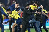 10 футбольних команд, які грають у національних лігах інших країн