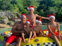 Андрій Шевченко привітав усіх із новорічними святами, виклавши відео з екзотичних островів