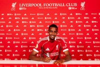 Знайшлося місце для Шевченка. Як змінювалися трансферні рекорди в АПЛ