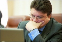 Хто відібрав портфель у міністра Жданова?