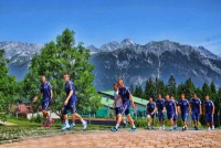 Після тренувань динамівці прохолоджуються у воді