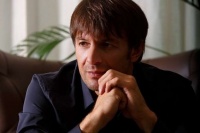 Олександр Шовковський поділився шокуючими фото своїх пальців до і після операції (18+)