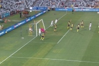 В чемпионате Австралии игрок забил гол и сломал штангу