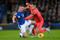 «Відправляй Миколенка назад в армію». Як вболівальники «Евертона» шукають винного в розгромі команди