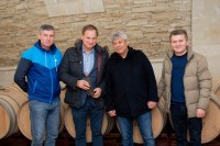 Мірча Луческу під час відвідування відомої виноробні: «Тихо, я вже філософствую»