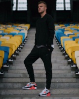 Динамівці: життя за межами поля