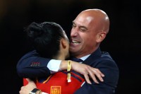 2,5 роки в'язниці за поцілунок. В Іспанії вимагають покарати Рубіалеса