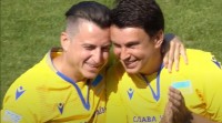 Легенди футболу у матчі з 15 голами здолали зірок шоу-бізнесу – довгоочікуваний м'яч Селезньова і диво-бісіклета Кобіна