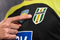 «Я ще такого не бачив»: журналіст в подробицях розповів про шахрайство «Полісся» з новою емблемою