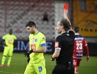 Яремчук извинился за свое удаление перед командой и болельщиками