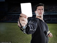 У футболі запровадять не лише зелену картку, але й білу