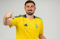 Калюжний обрав новий клуб і підписав контракт - новий клуб принесе йому в 5 разів більшу зарплату