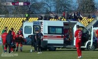 Игрока «Олимпика» с поля вывезла скорая прямо во время матча (обновлено)