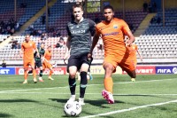 Які українські футболісти продовжують виступати за російські клуби