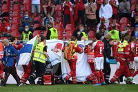 «Молимся за Эриксена». «Динамо» поддержало потерявшего сознание датчанина