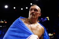 «Ваша спортивна сила духу є справжнім прикладом для наших футболістів та тренерів». У «Динамо» відреагували на перемогу Усика у бою з Дюбуа