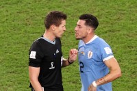 Він вдарив директора ФІФА. Що загрожує гравцю Уругваю за його поведінку?